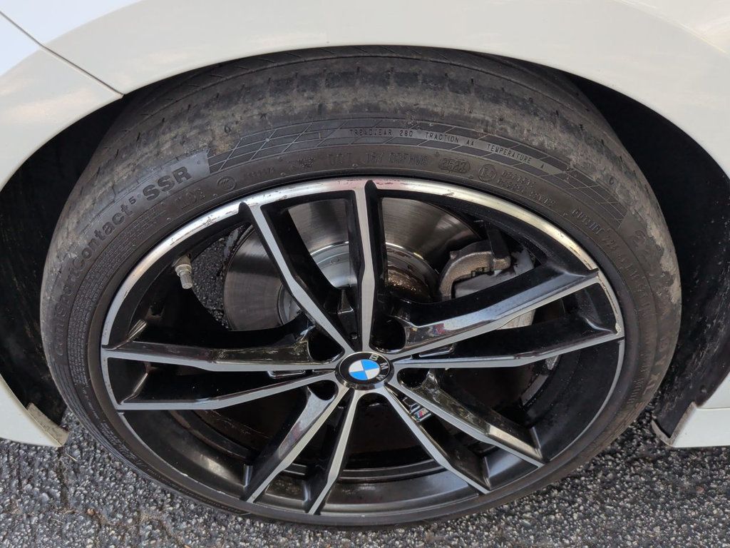 BMW 3 Series 330i photo 10