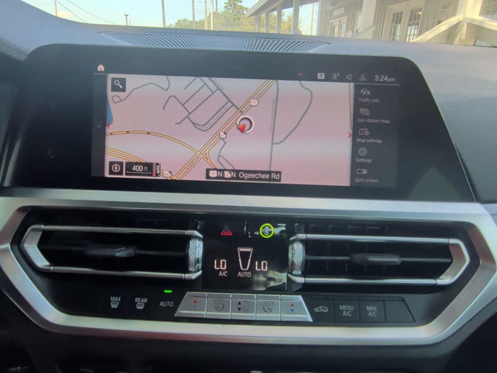 BMW 3 Series 330i photo 19