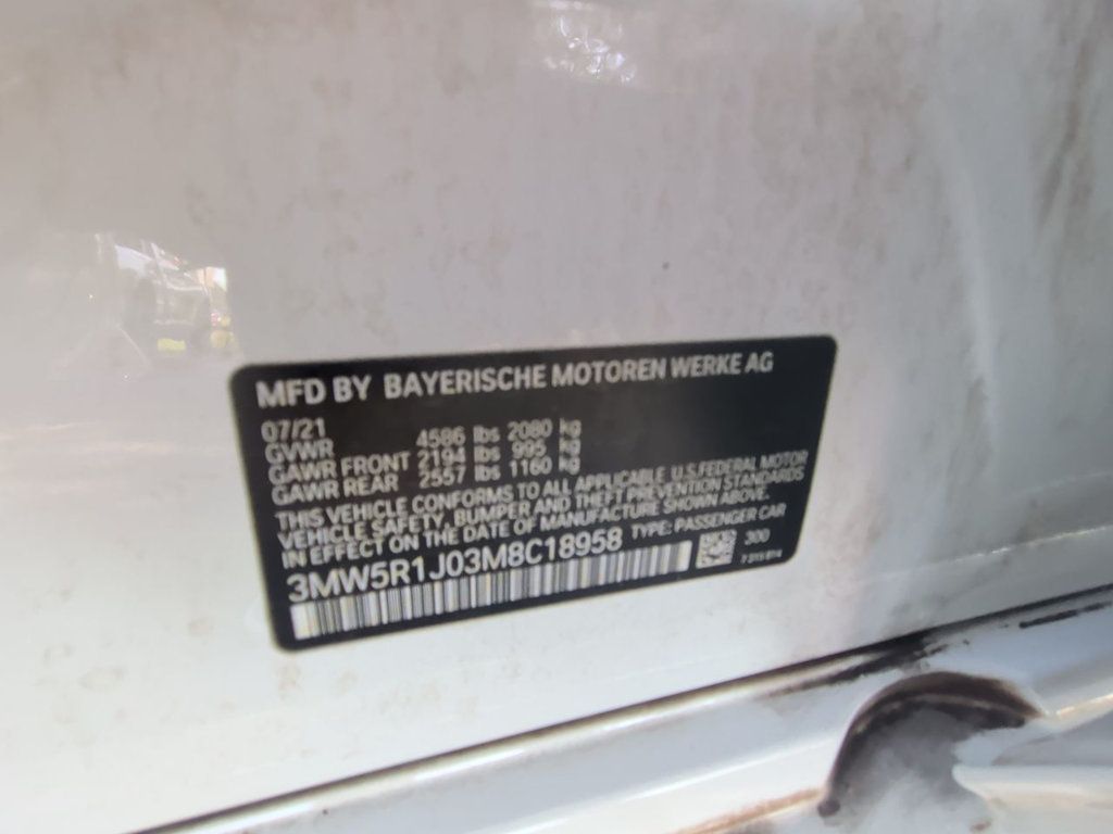 BMW 3 Series 330i photo 25