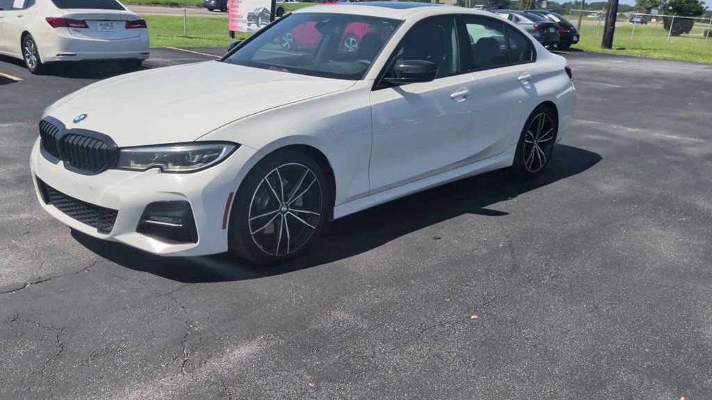 BMW 3 Series 330i photo 4