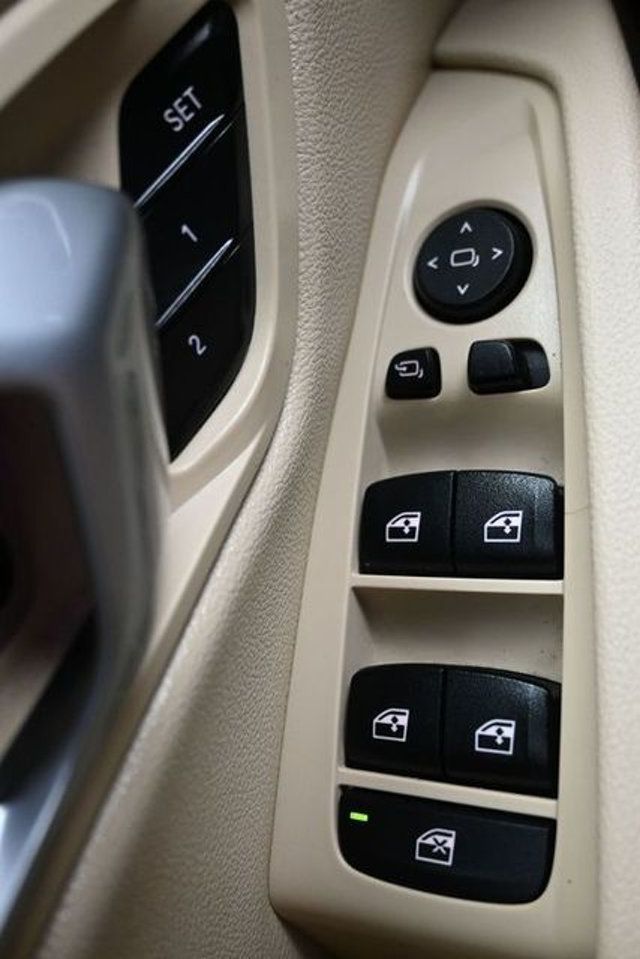 2021 BMW 3 Series 330i xDrive - 23061771 - 25