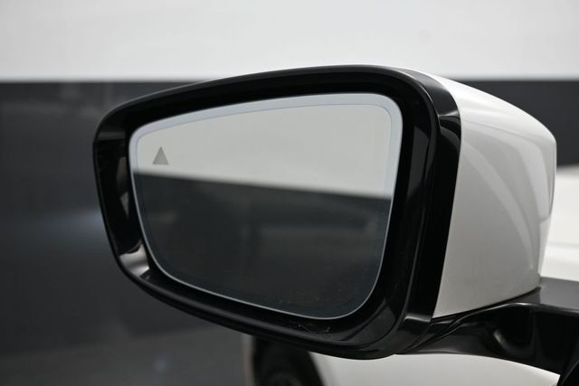 2021 BMW 3 Series 330i xDrive - 23061771 - 3