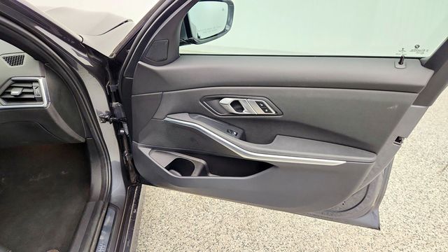 2021 BMW 3 Series 330i xDrive w/ Driving Assistance Pkg, Navigation & 19'' Wheels - 23091747 - 23