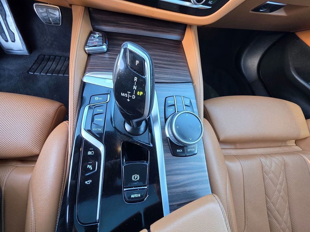 2021 BMW 5 Series 530e Plug-In Hybrid - 22973579 - 19