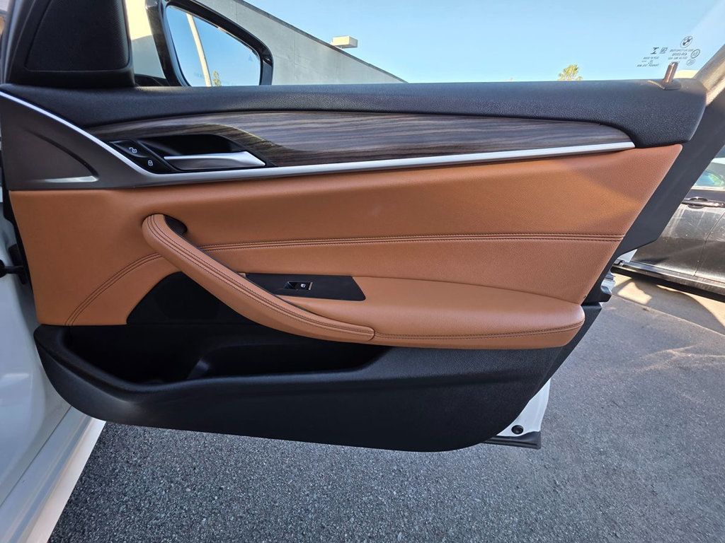 2021 BMW 5 Series 530e Plug-In Hybrid - 22973579 - 25