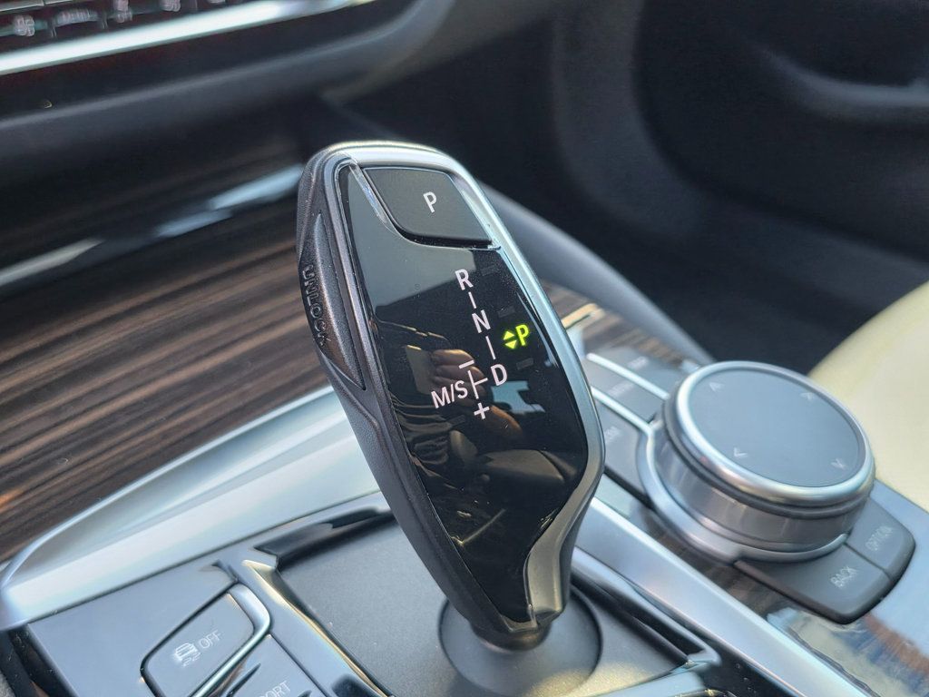 2021 BMW 5 Series 530i - 22913424 - 40