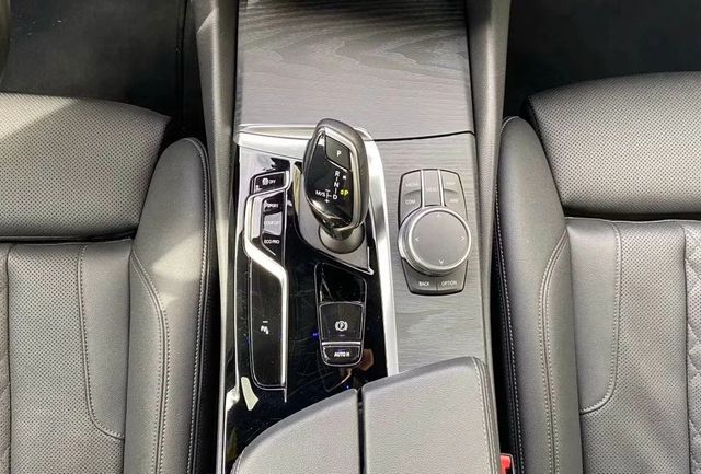 2021 BMW 5 Series 530i - 22961171 - 19