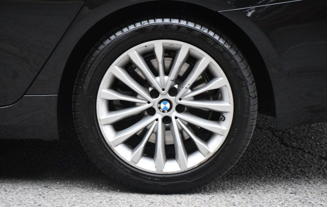 2021 BMW 5 Series 530i xDrive - 22971176 - 10