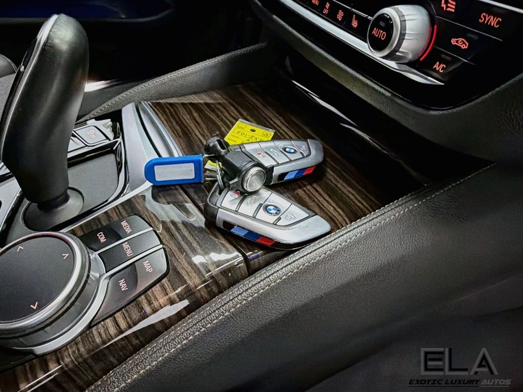 2021 BMW 5 Series 530i xDrive - 23073359 - 36