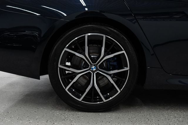 2021 BMW 5 Series 530i xDrive - 22382622 - 45