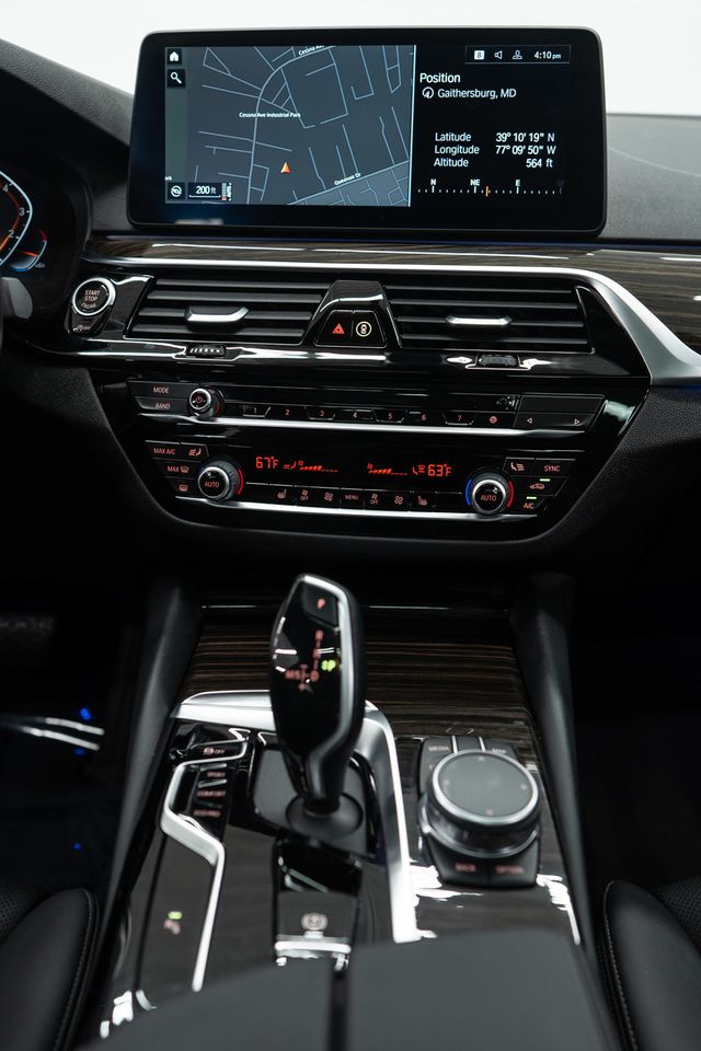2021 BMW 5 Series 530i xDrive - 22397662 - 17