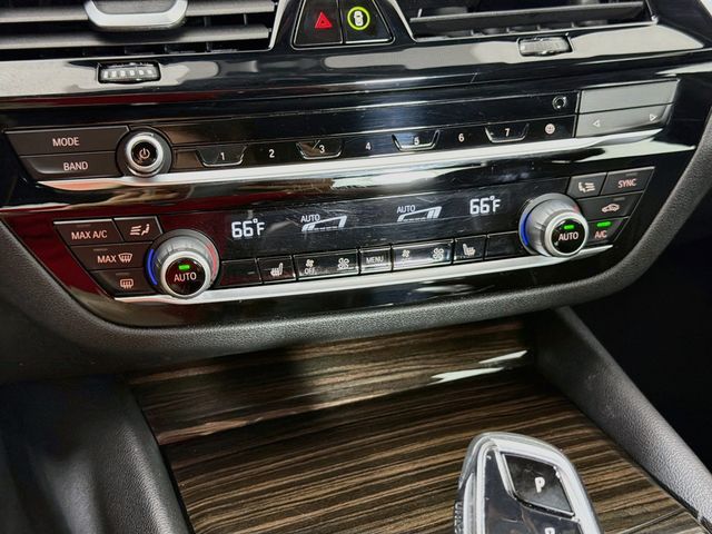 2021 BMW 5 Series 530i xDrive - 23053645 - 15