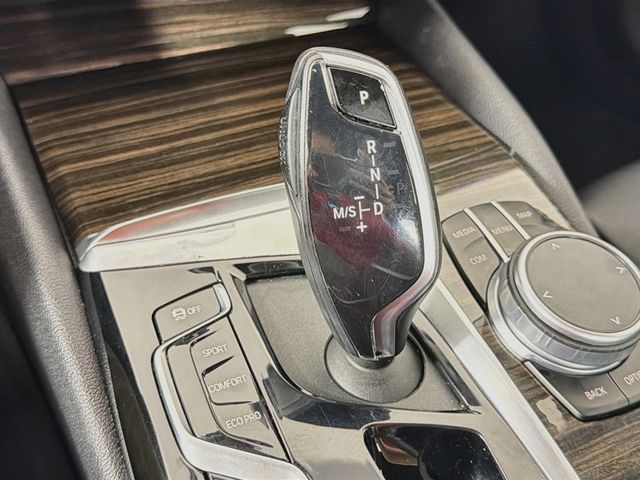 2021 BMW 5 Series 530i xDrive - 23053645 - 16