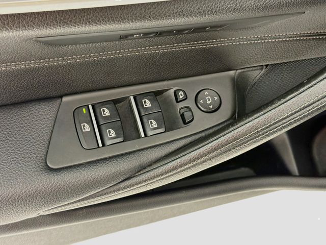2021 BMW 5 Series 530i xDrive - 23053645 - 17