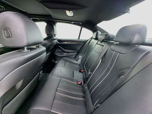 2021 BMW 5 Series 530i xDrive - 23053645 - 24