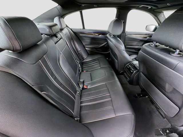 2021 BMW 5 Series 530i xDrive - 23053645 - 26