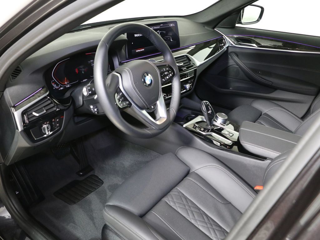 2021 BMW 5 SERIES G30 - Exterior and interior Details 