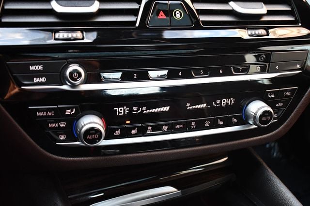 2021 BMW 5 Series 540i xDrive - 22608460 - 29