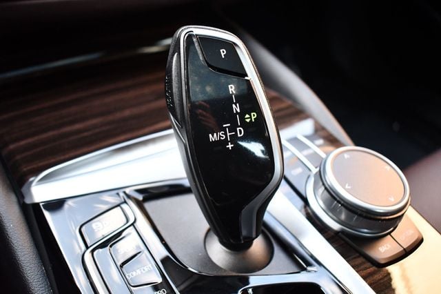 2021 BMW 5 Series 540i xDrive - 22608460 - 34