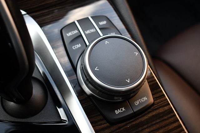 2021 BMW 5 Series 540i xDrive - 22608460 - 36