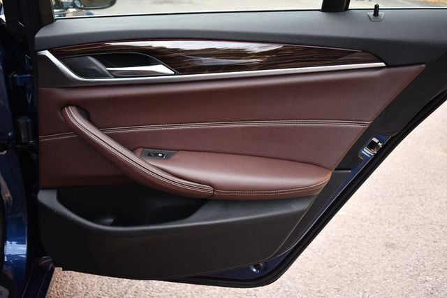 2021 BMW 5 Series 540i xDrive - 22608460 - 38