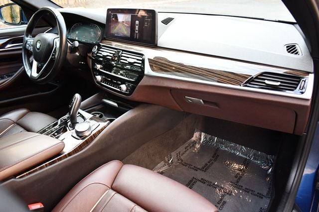 2021 BMW 5 Series 540i xDrive - 22608460 - 43