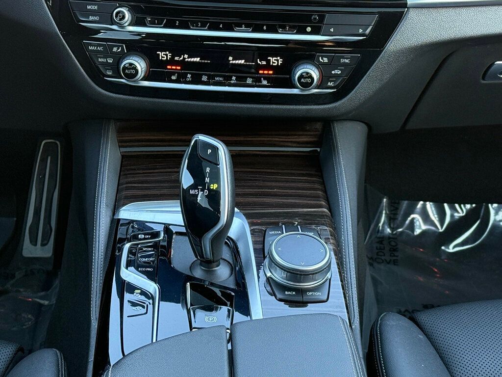 2021 BMW 5 Series 540i xDrive - 22977524 - 24