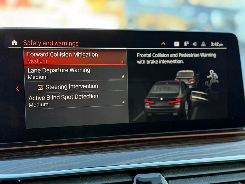 2021 BMW 5 Series 540i xDrive - 22977524 - 31