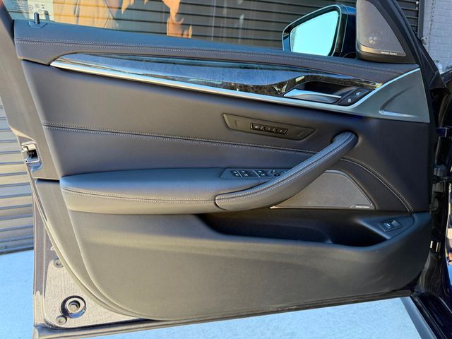 2021 BMW 5 Series M550i xDrive - 22932620 - 32