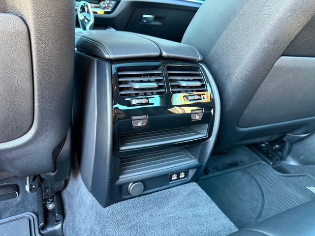 2021 BMW 5 Series M550i xDrive - 22932620 - 34