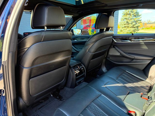 2021 BMW 5 Series M550i xDrive - 22932620 - 35