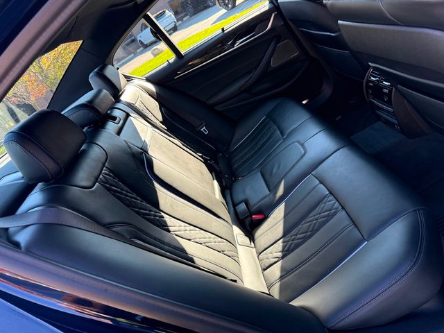 2021 BMW 5 Series M550i xDrive - 22932620 - 39