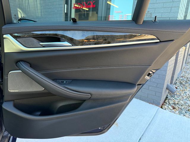 2021 BMW 5 Series M550i xDrive - 22932620 - 40