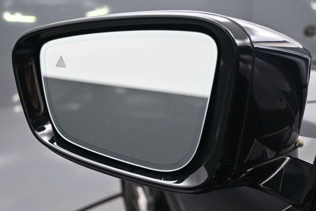 2021 BMW 5 Series M550i xDrive - 23046102 - 3