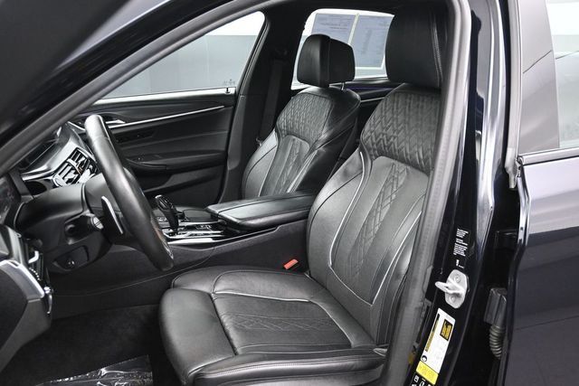 2021 BMW 5 Series M550i xDrive - 23046102 - 4
