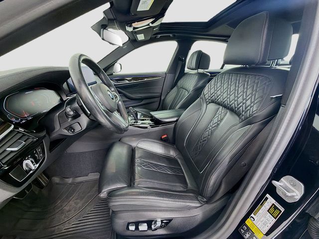 2021 BMW 5 Series M550i xDrive - 23003404 - 22
