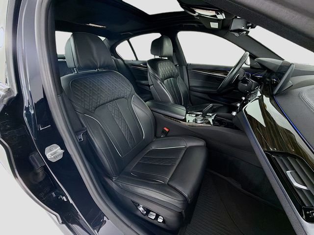 2021 BMW 5 Series M550i xDrive - 23003404 - 30