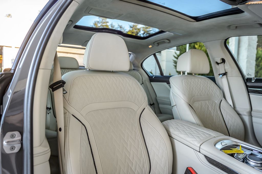 2021 BMW 7 Series  - 22952625 - 35