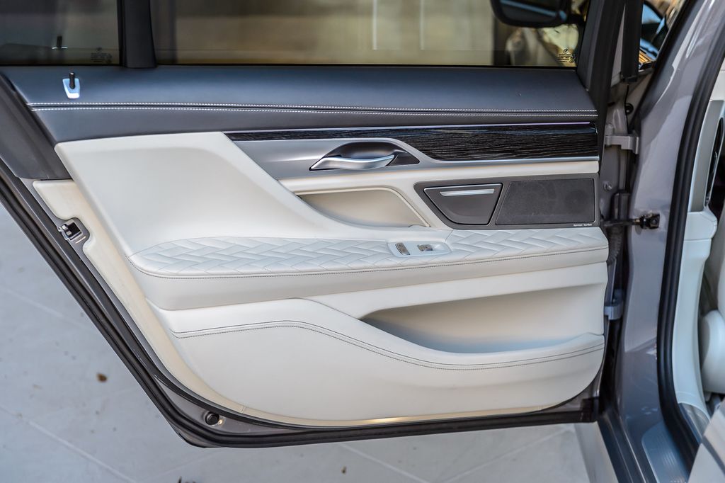 2021 BMW 7 Series  - 22952625 - 51