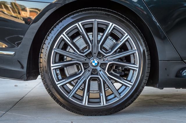 2021 BMW 7 Series 740i - 22955703 - 13