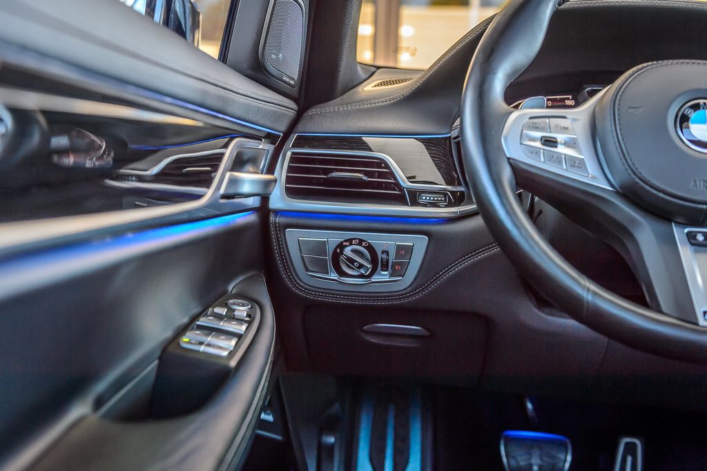 2021 BMW 7 Series 740i - 22955703 - 25