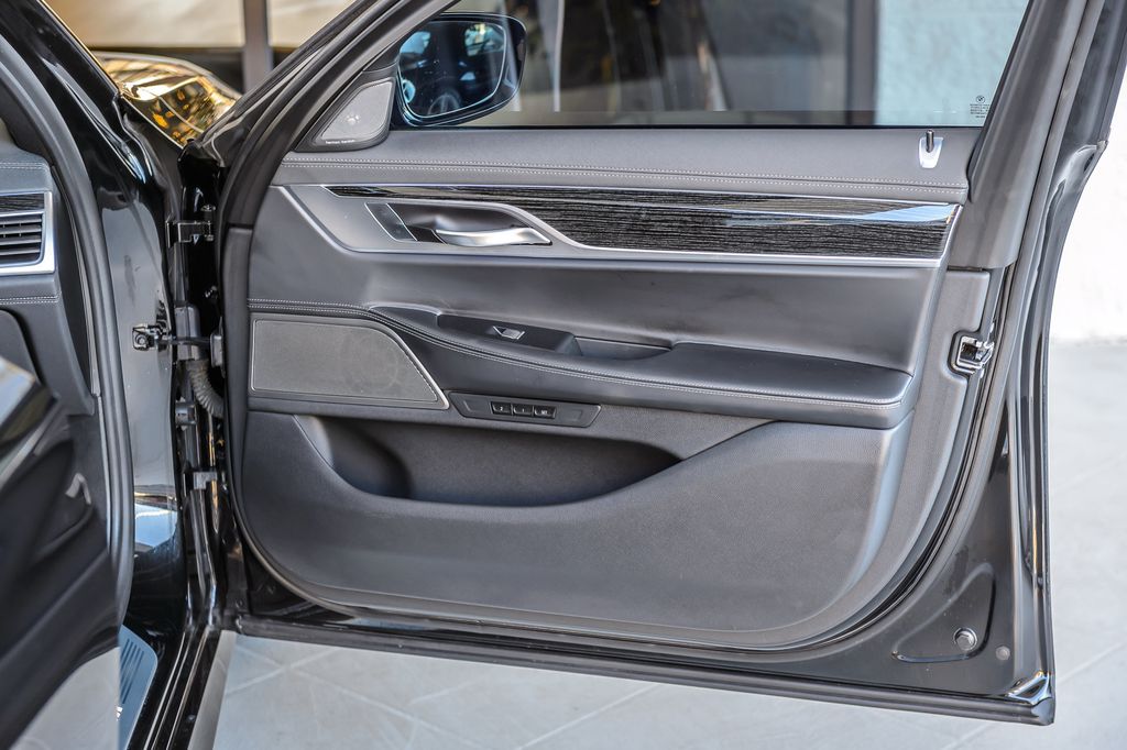 2021 BMW 7 Series 740i - 22955703 - 54