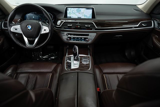 2021 BMW 7 Series 740i xDrive - 22371607 - 10