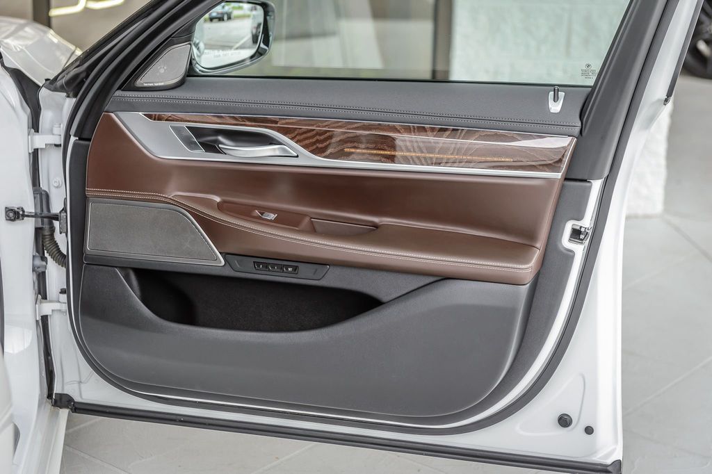 2021 BMW 7 Series 740i xDRIVE - WHITE ON BROWN - NAV - BACKUP CAM - CARPLAY  - 22858598 - 56