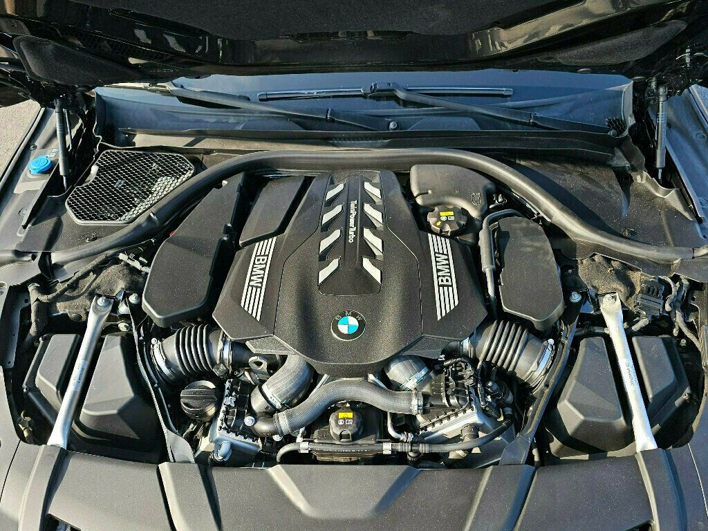 2021 BMW 7 Series 750i xDrive - 22949832 - 45