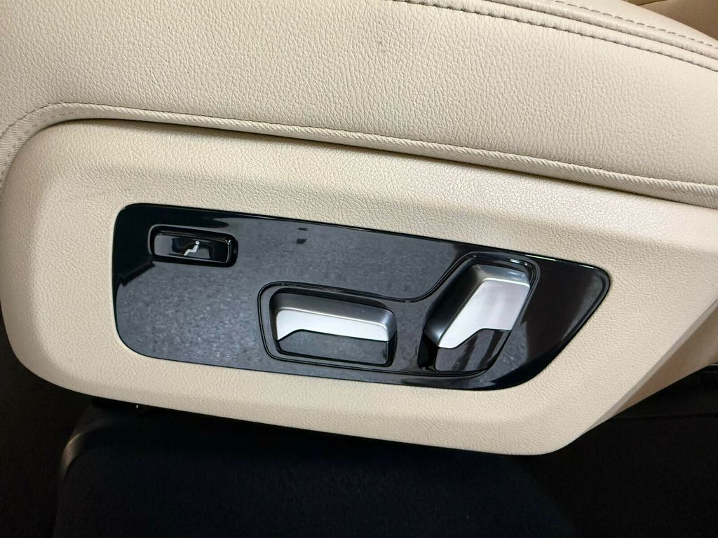 2021 BMW X7 Heated&Cooled Massaging Seats/Premium 2 Pkg/Heads Up Display - 23058711 - 22