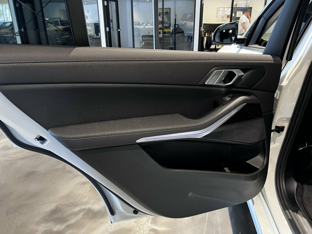 2021 BMW X7 LocalTrade/AWD/HtdSeats/PanoRoof/21"Wheels/AirSuspension/Carplay - 23031102 - 16