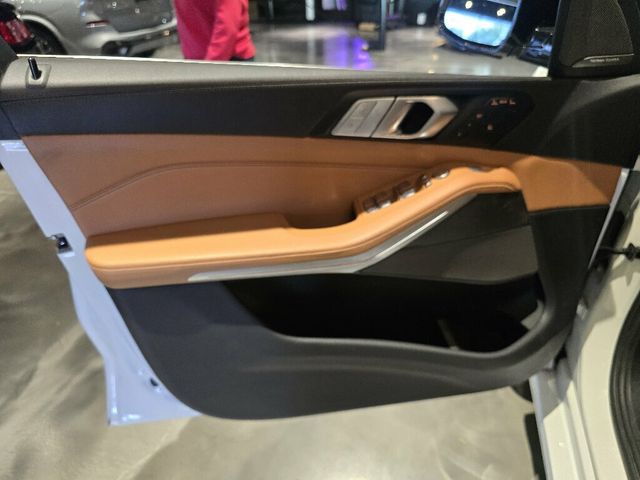 2021 BMW X7 xDrive40i/PremiumPkg/LiveCockpit/HarmanKardonSoundSystem - 23075476 - 17