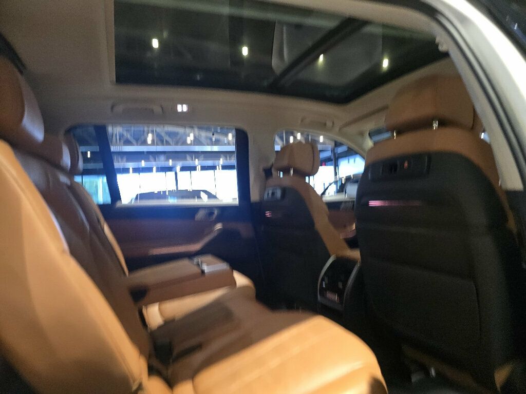 2021 BMW X7 xDrive40i/PremiumPkg/LiveCockpit/HarmanKardonSoundSystem - 23075476 - 32