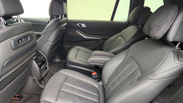 2021 BMW X7 xDrive40i with Driving Assistance Pro. & Luxury Seating Packages - 22965637 - 20